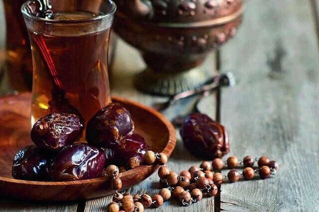 رفلاکس معده در روزهداری، پیامد پرخوری در وعده سحر
