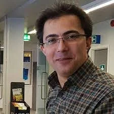 نویسنده کتاب در دامگه حادثه:عرفان قانعی&zwnj;فرد
